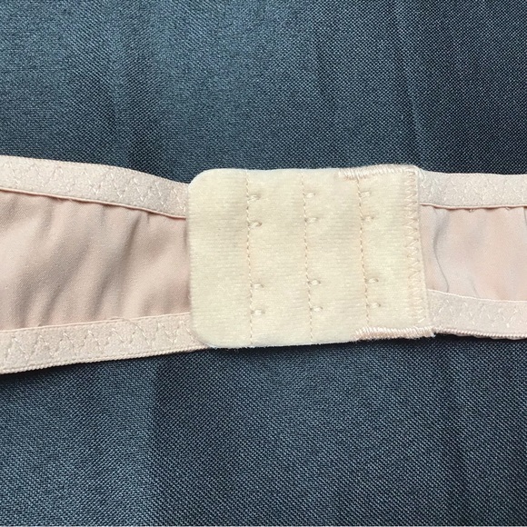 Skims NWT Nude Pink Colored Satin Scoop Neck Bra Size 4X - Picture 4 of 6